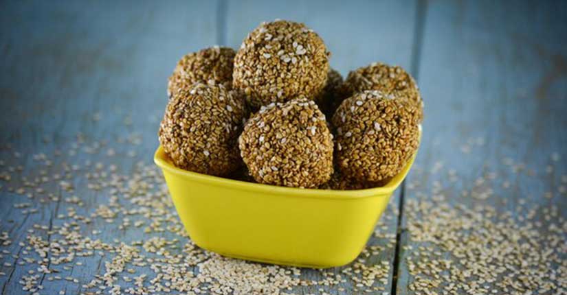 Gud Aur Til Ke Laddoo Recipe: Winter Special Indian Sweet